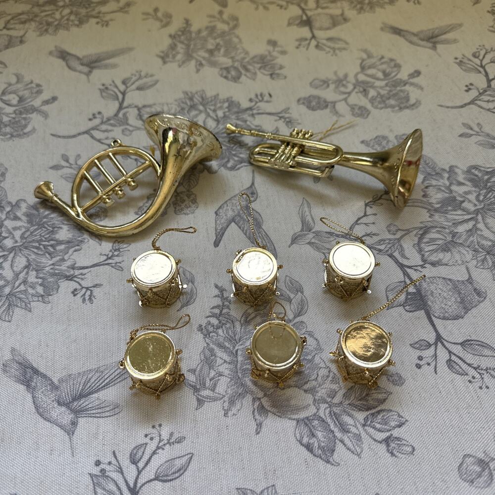 VTG GOLD PLASTIC TRUMPET FRENCH HORN MUSICAL INSTRUMENT CHRISTMAS ORNAMENTS